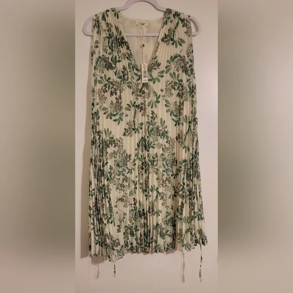 Max Studio Dresses Max Studio Floral Sleeveless Pleated Floral